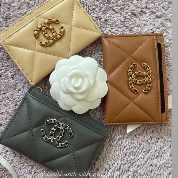 CHANEL Handbags - Chanel Lambskin 19 Cardholder